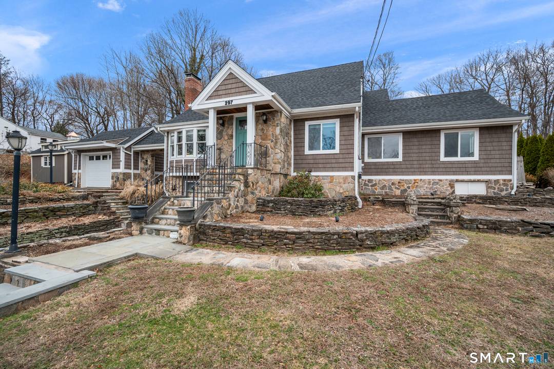 deally located in Farmington on the West Hartford line, this well cared for home offers both convenience and comfort in a highly accessible setting.
