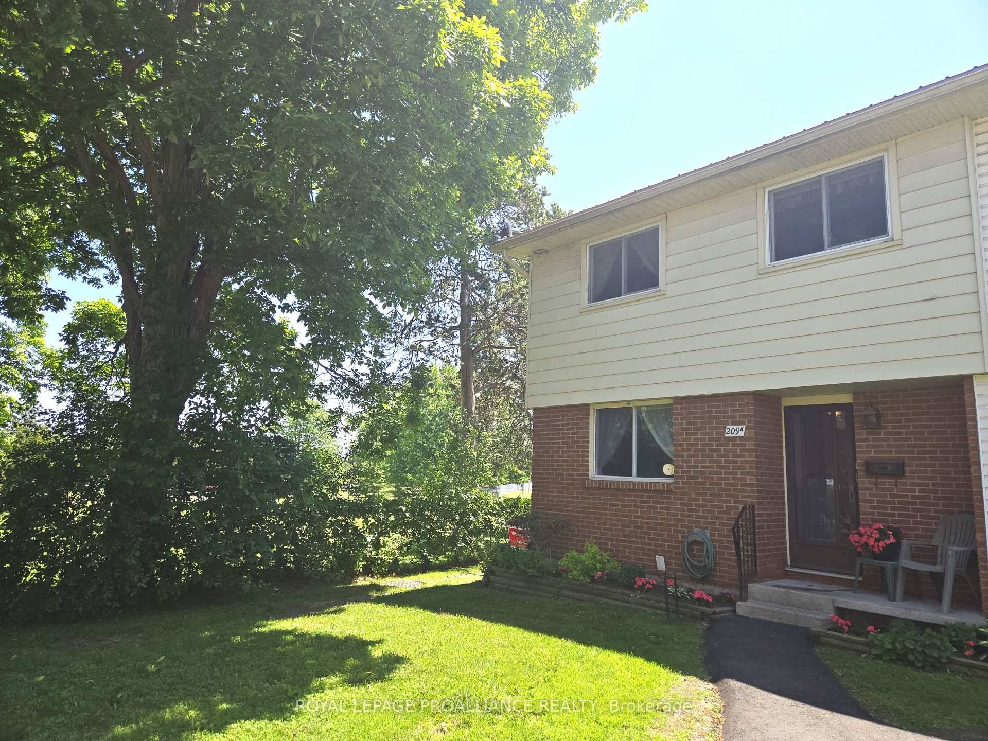 Quick possession on this 2 storey, 4 bedrooms, 2 bath, end unit suite.