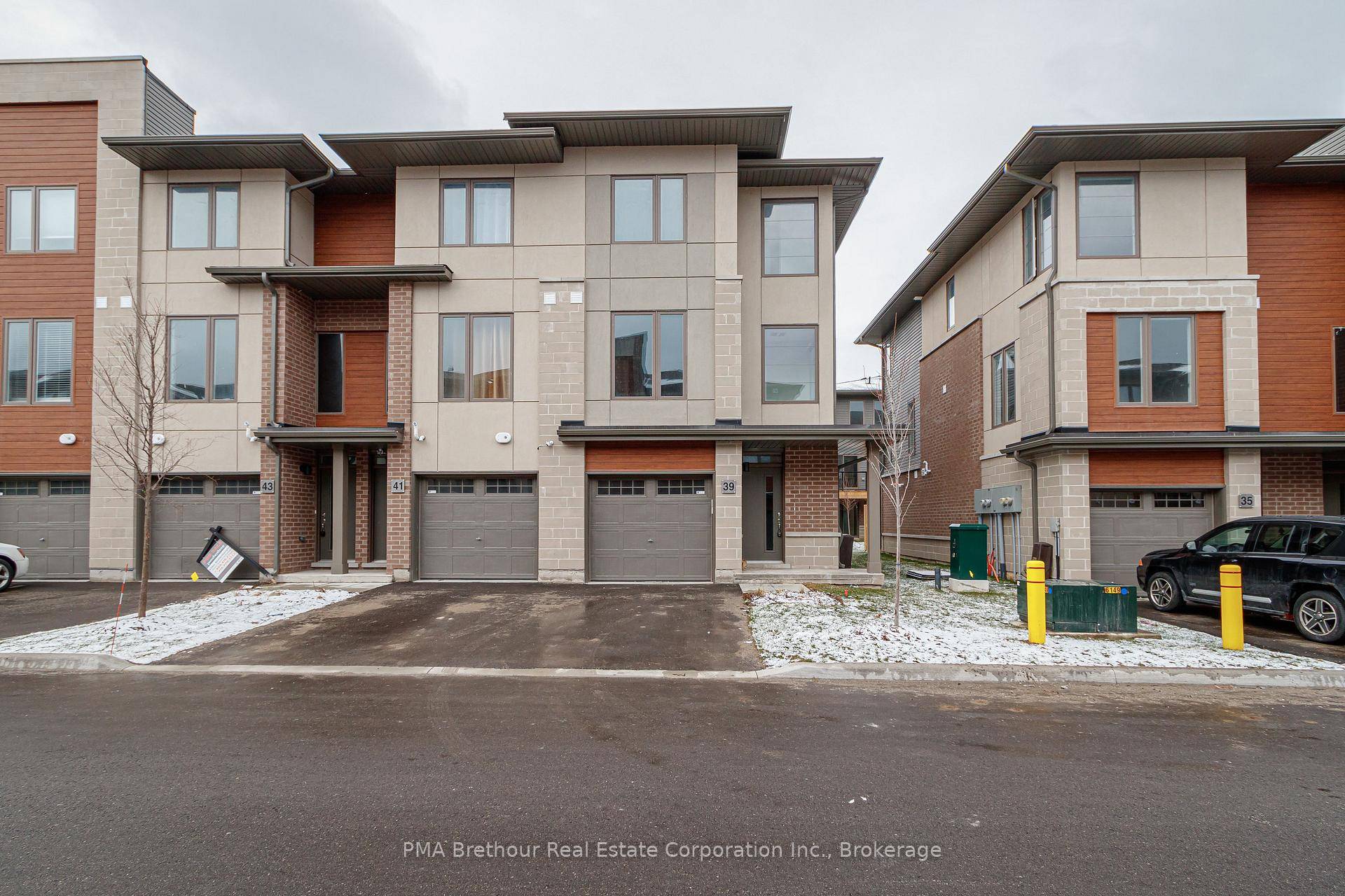 Modern Waterstone Townhome in Collingwood's West End The Maple Model Welcome to sophisticated living at the newly constructed Waterstone townhomes, located in the west end of Collingwood the heart of ...