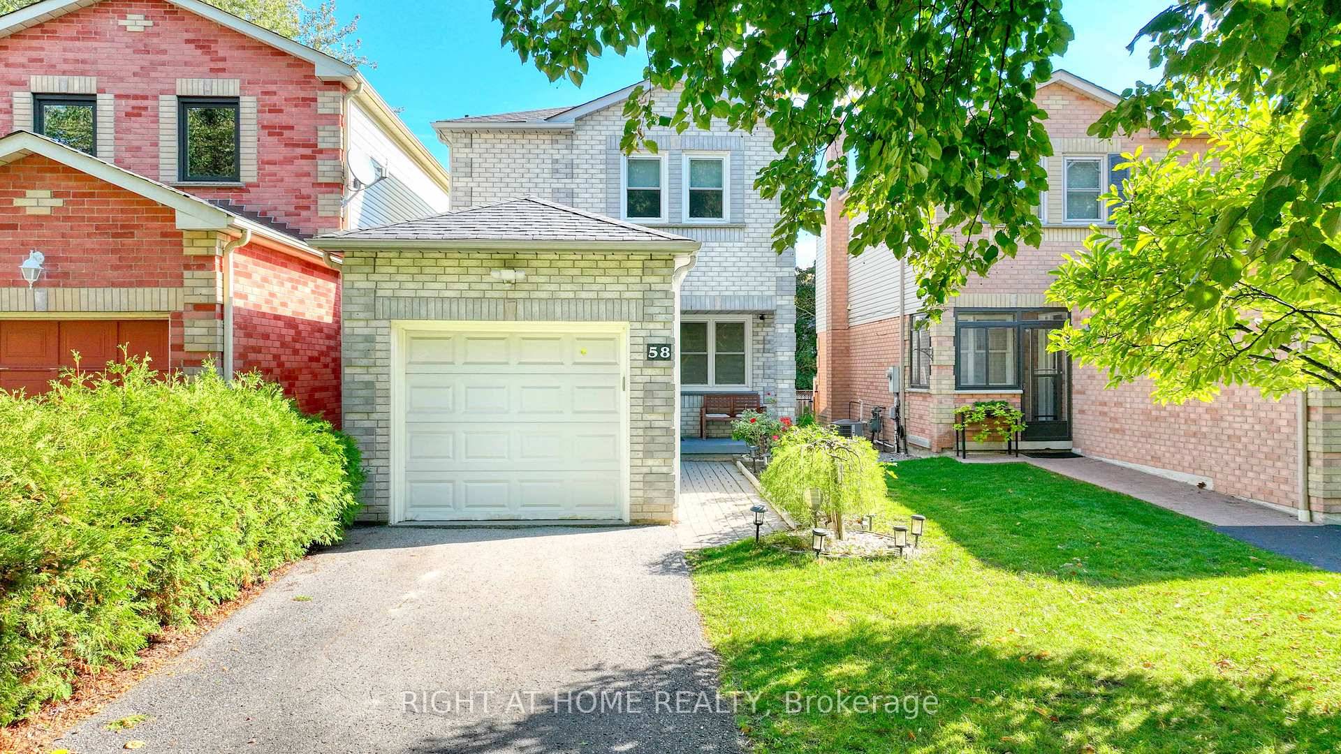 Well Maintained 3 Bedroom Home in Desirable Fallingbrook, Whitby !