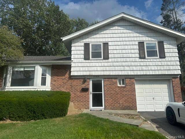 Quiet location ! ! Princeton Park mid block location close to school and shopping.