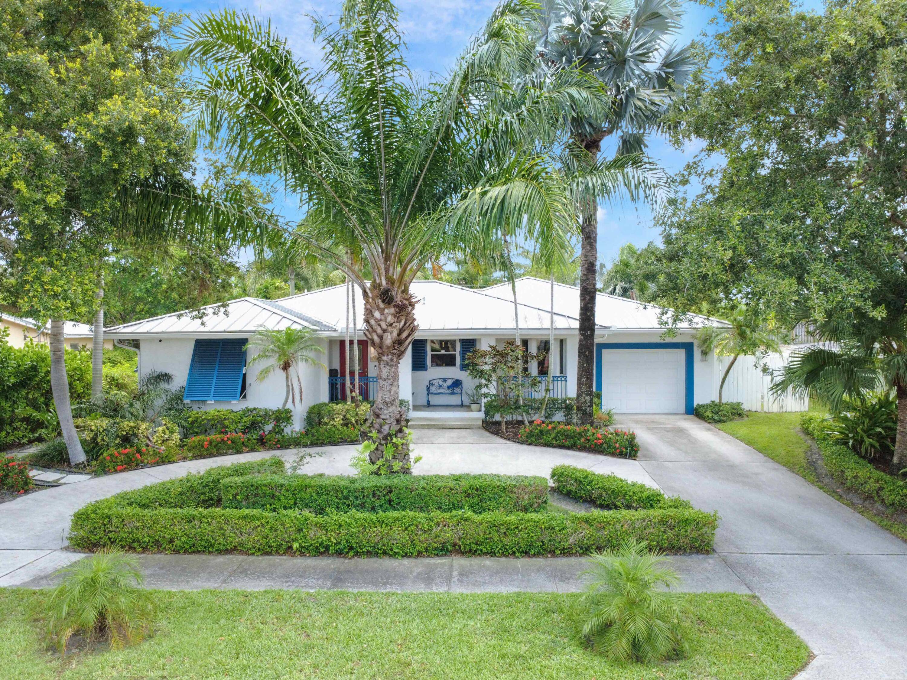 Move in ready ! 3BR 3BA home on a quiet, dead end street with lush landscaping, circular driveway, 1 car garage, and a charming front porch.