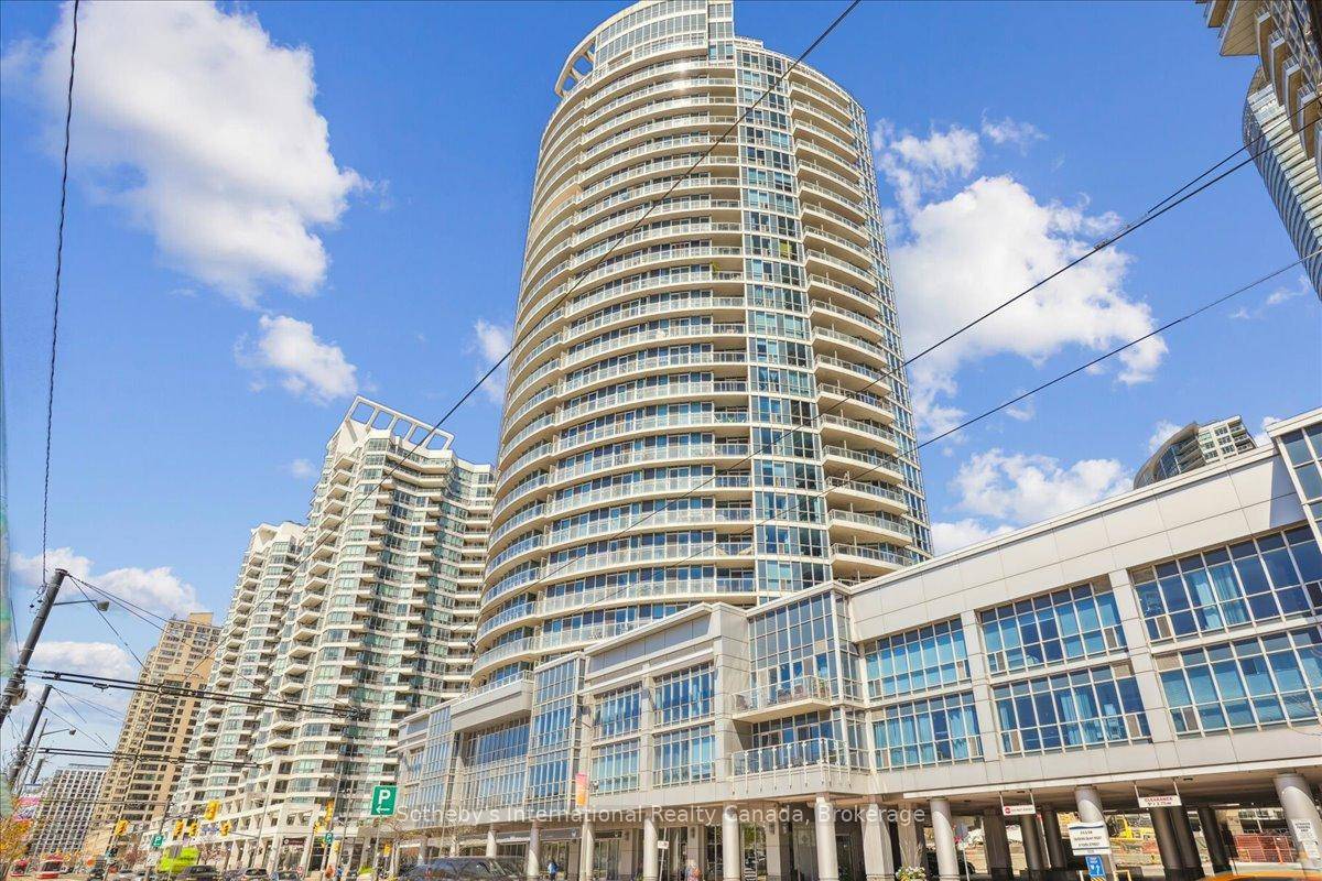 Soar above the city in this breathtaking 18th floor 1 1 condo with uninterrupted southwest views of Lake Ontario and the Harbourfront Centre a rare gem in the heart of ...