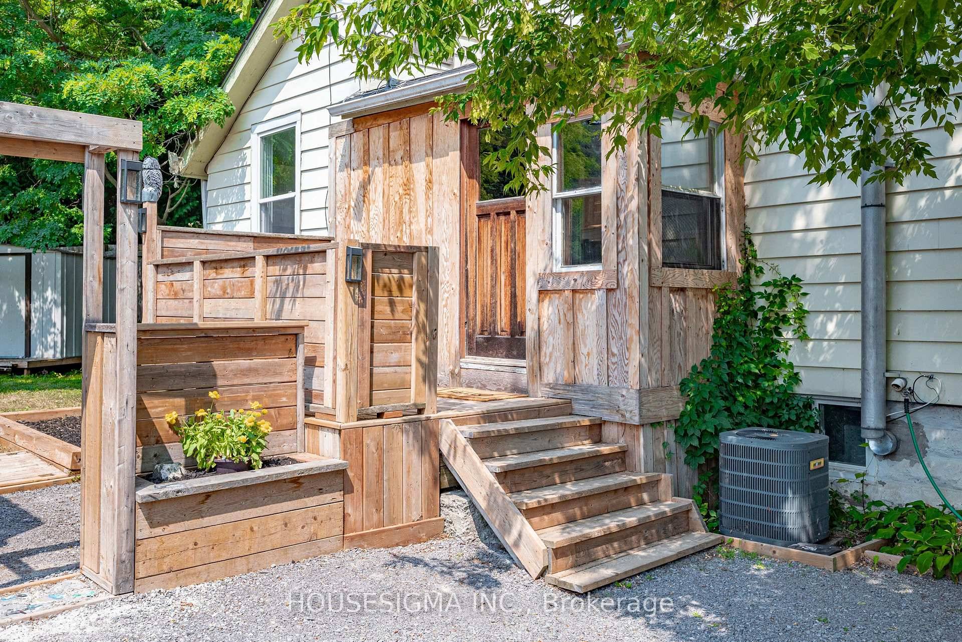 Priced to Sell ! This Cute As A Button Home Has Been Tastefully Updated Throughout And Is Ready To Welcome Its Next Owner.