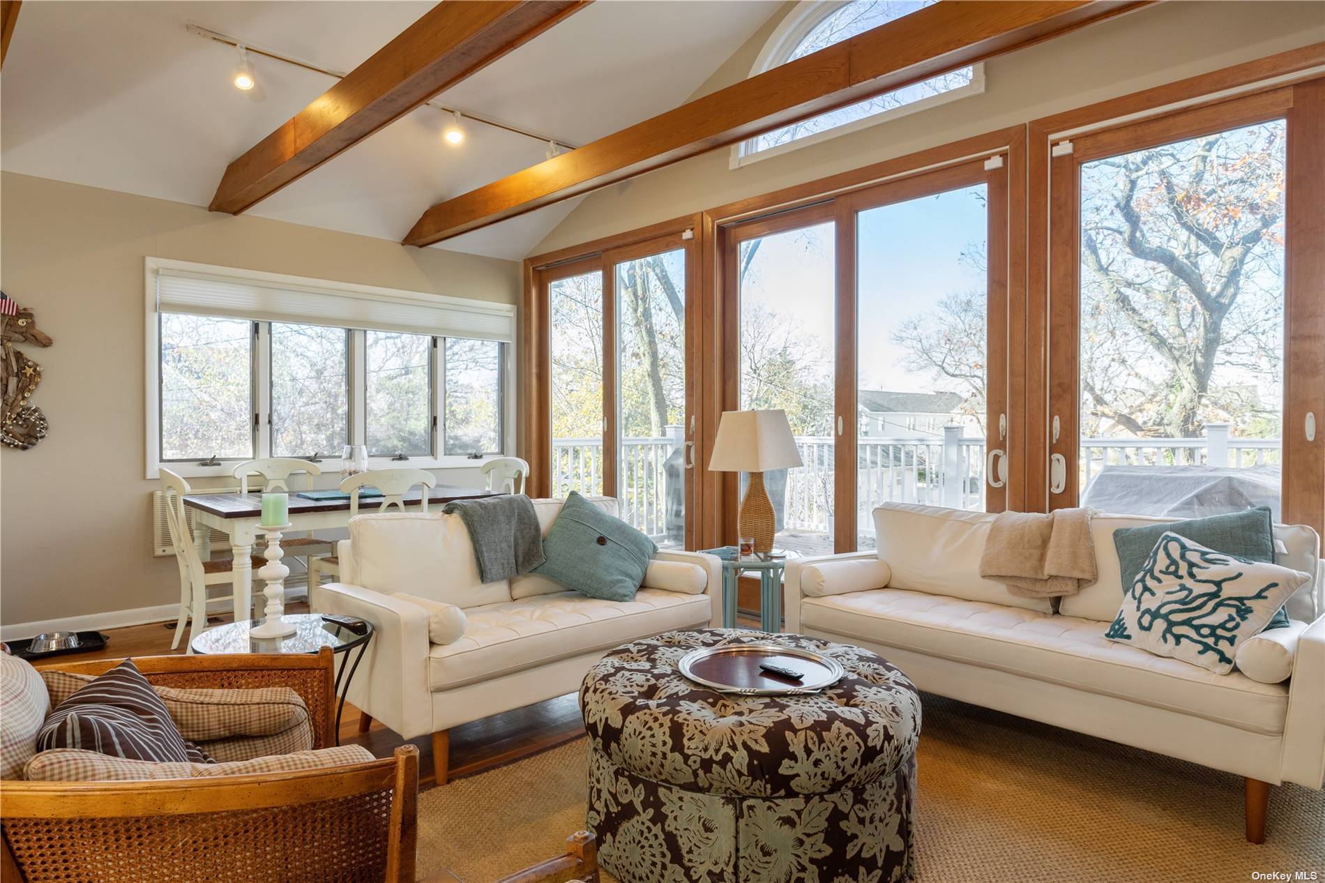 Take advantage of this last minute summer rental !