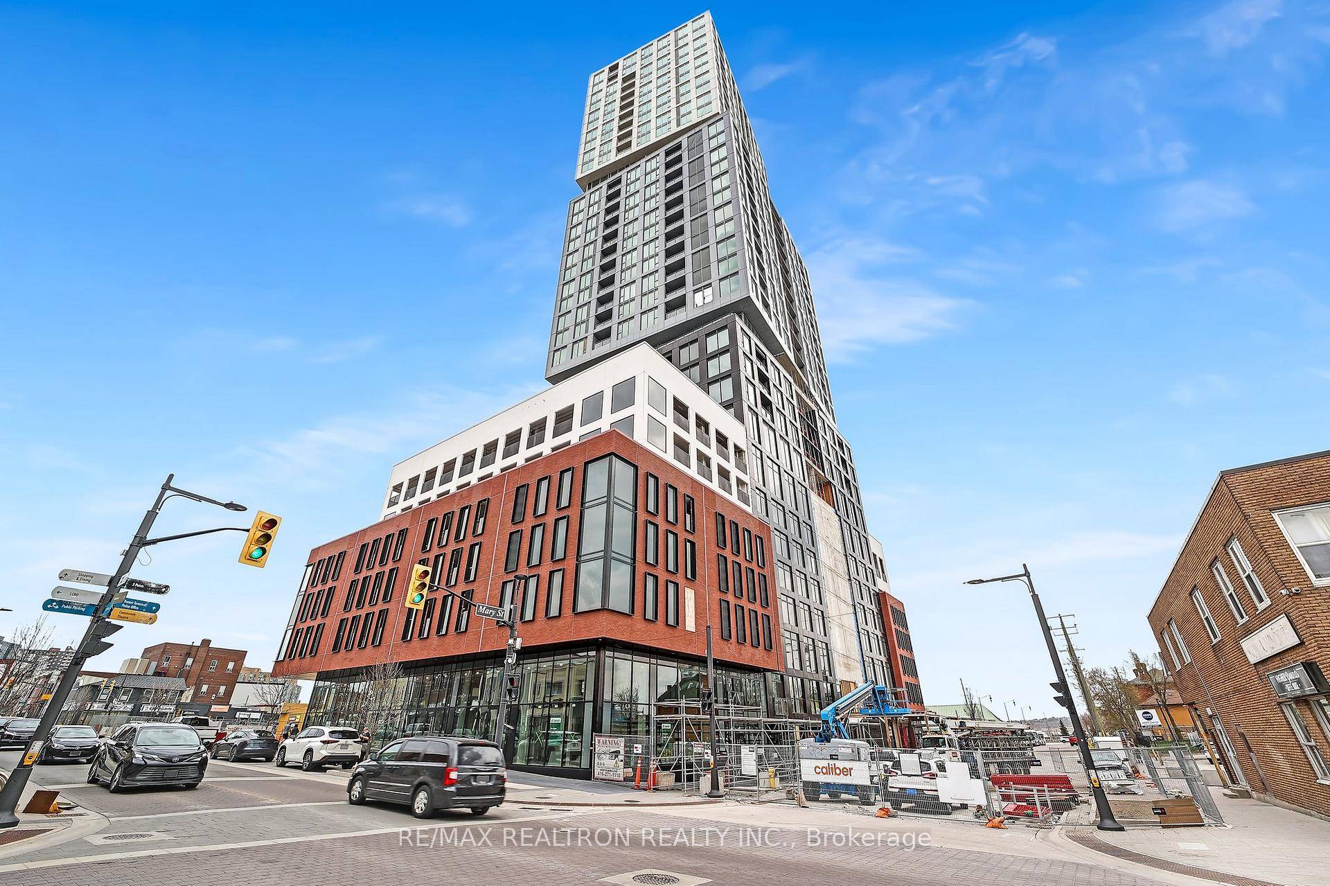 Stunning 2 Bedroom, 2 Bath Corner Suite On The 14th Floor Of Debut Waterfront Residences.
