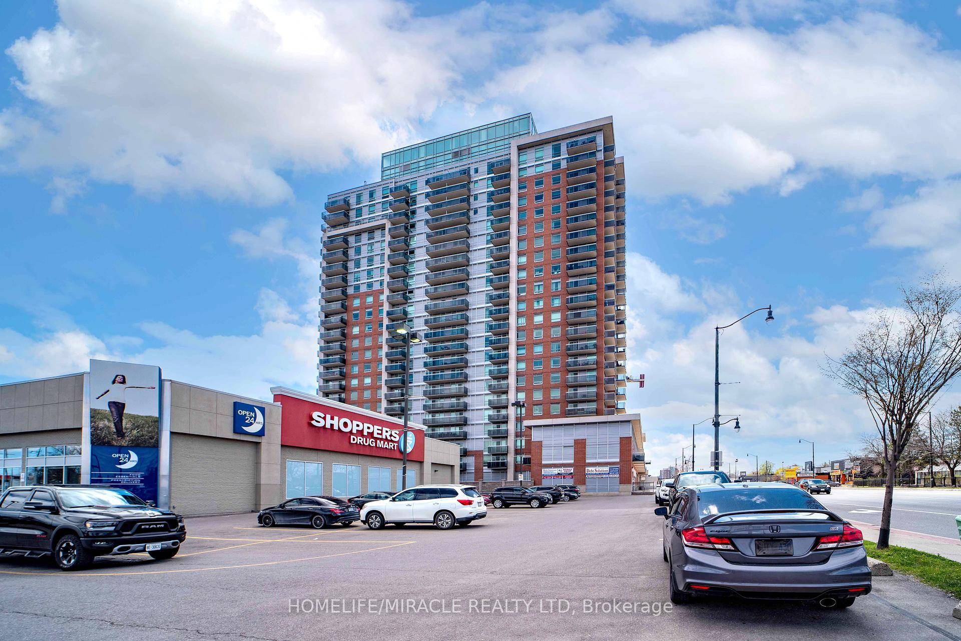 Beautifully Upgraded, Open Concept 2Bed, 2 Balcony Sunlight Corner Suite W Panorama Unobstructed Exceptional View Of The City.