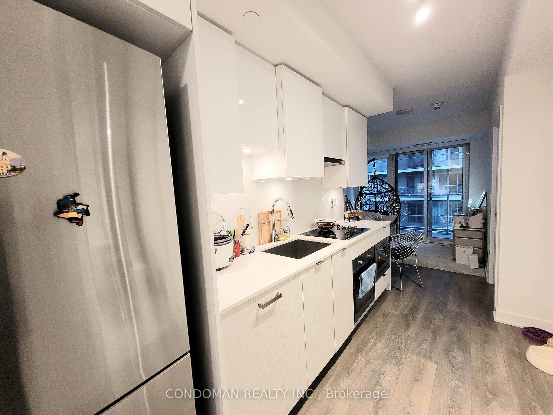 Gorgeous 1 Bedroom Condo Citylights On Broadway's North Tower.