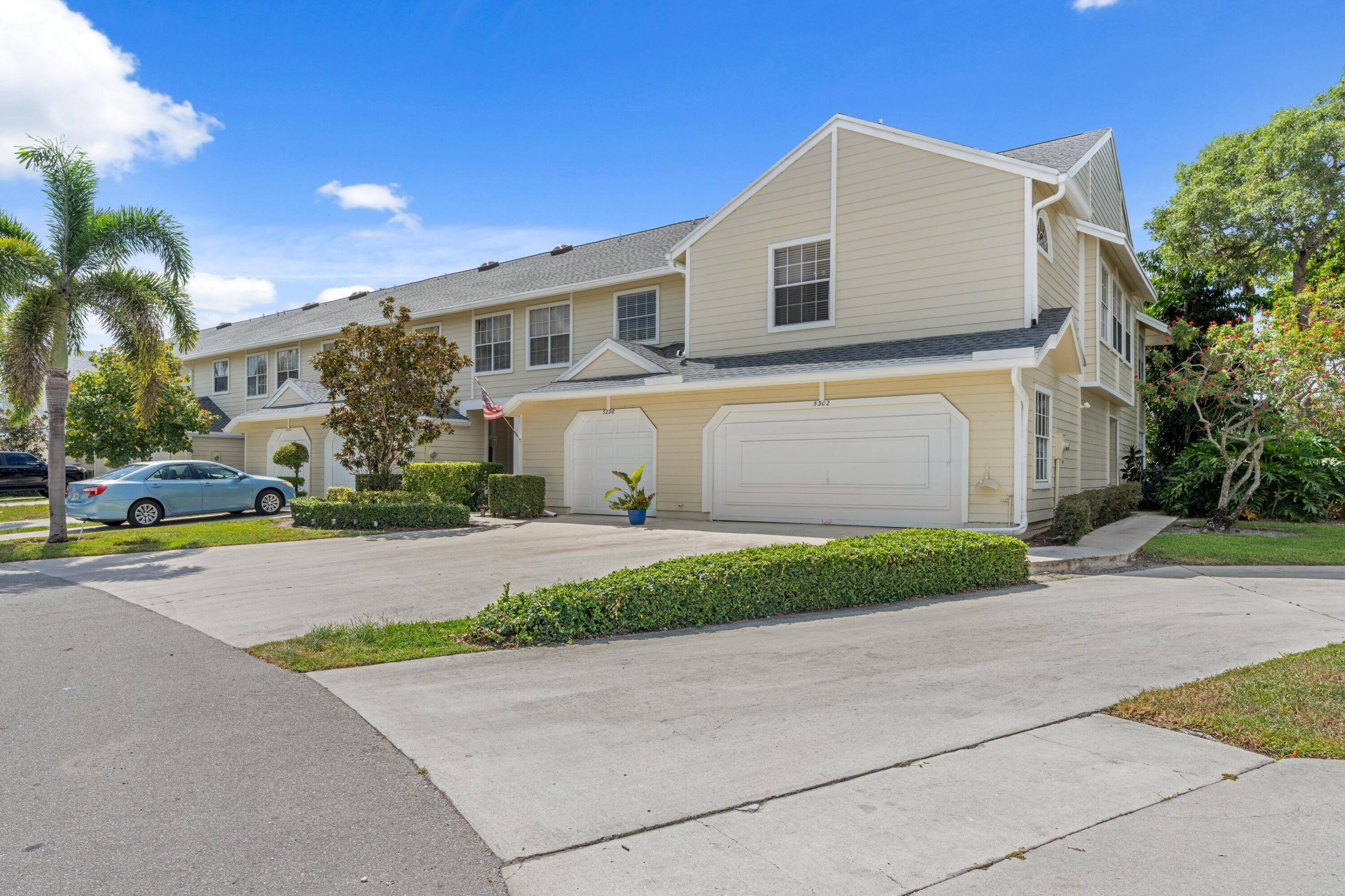 This beautifully maintained 3 bedroom, 2.