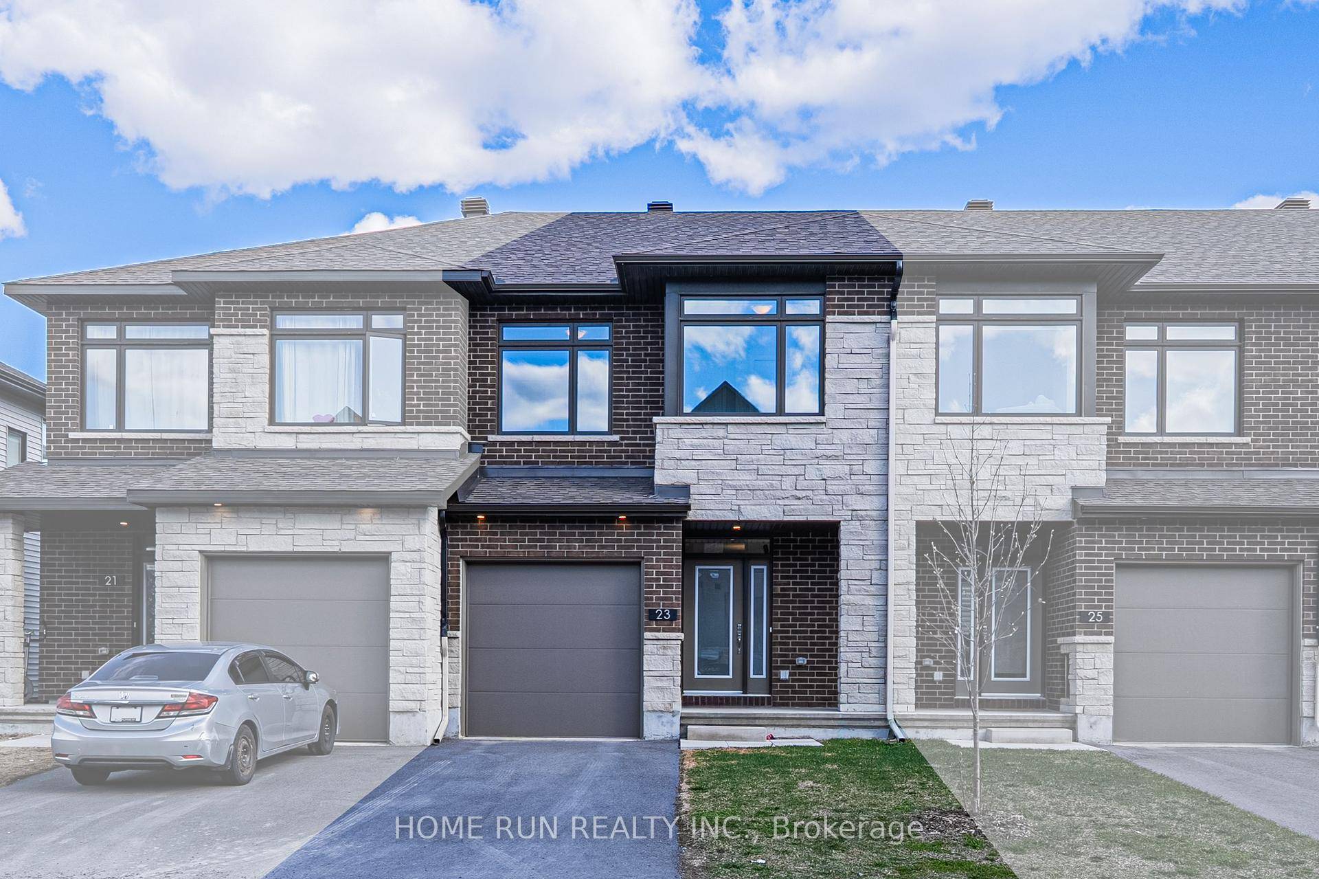 Welcome to this incredible Richcraft executive townhome in the community of Mapleton in Stittsville in a prime location minutes from HW 417, Kanata Centrum, Costco and the Canadian Tire Centre ...