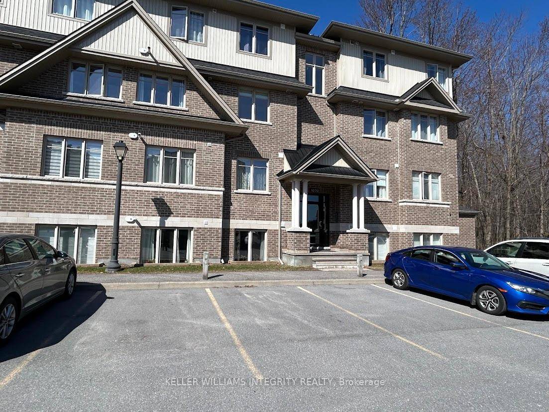 Welcome to this stylish 2 bedroom 2 full bathroom condo unit in the desirable Riverside South, with no rear neighbour !