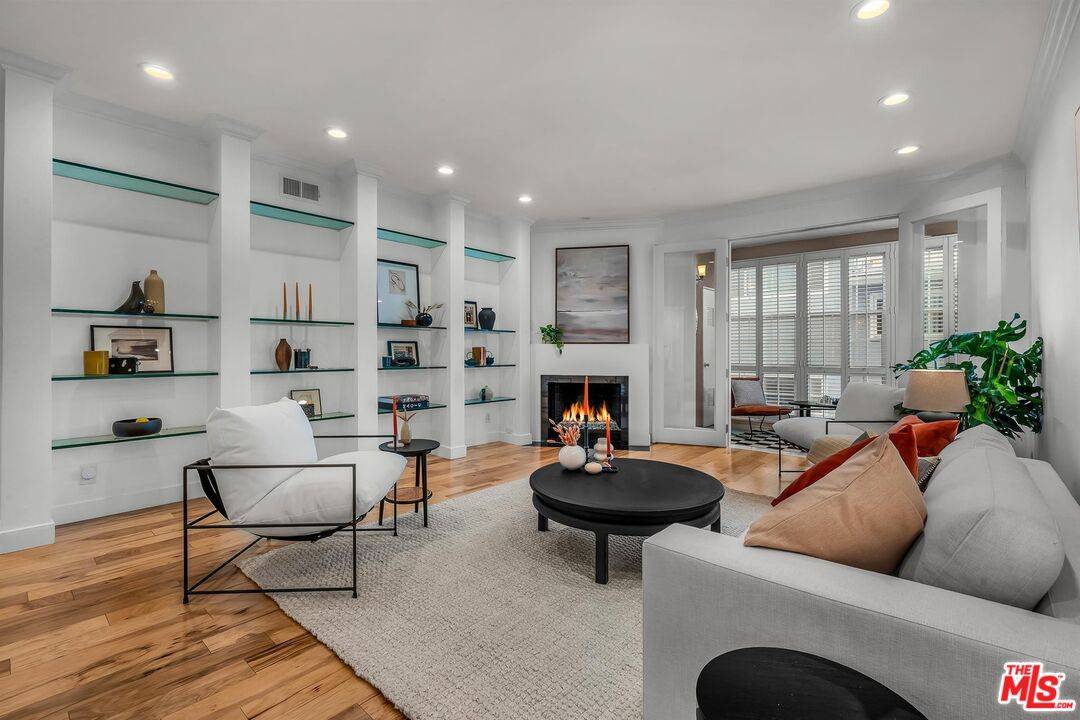 11667   Gorham Ave 2BR Brentwood La