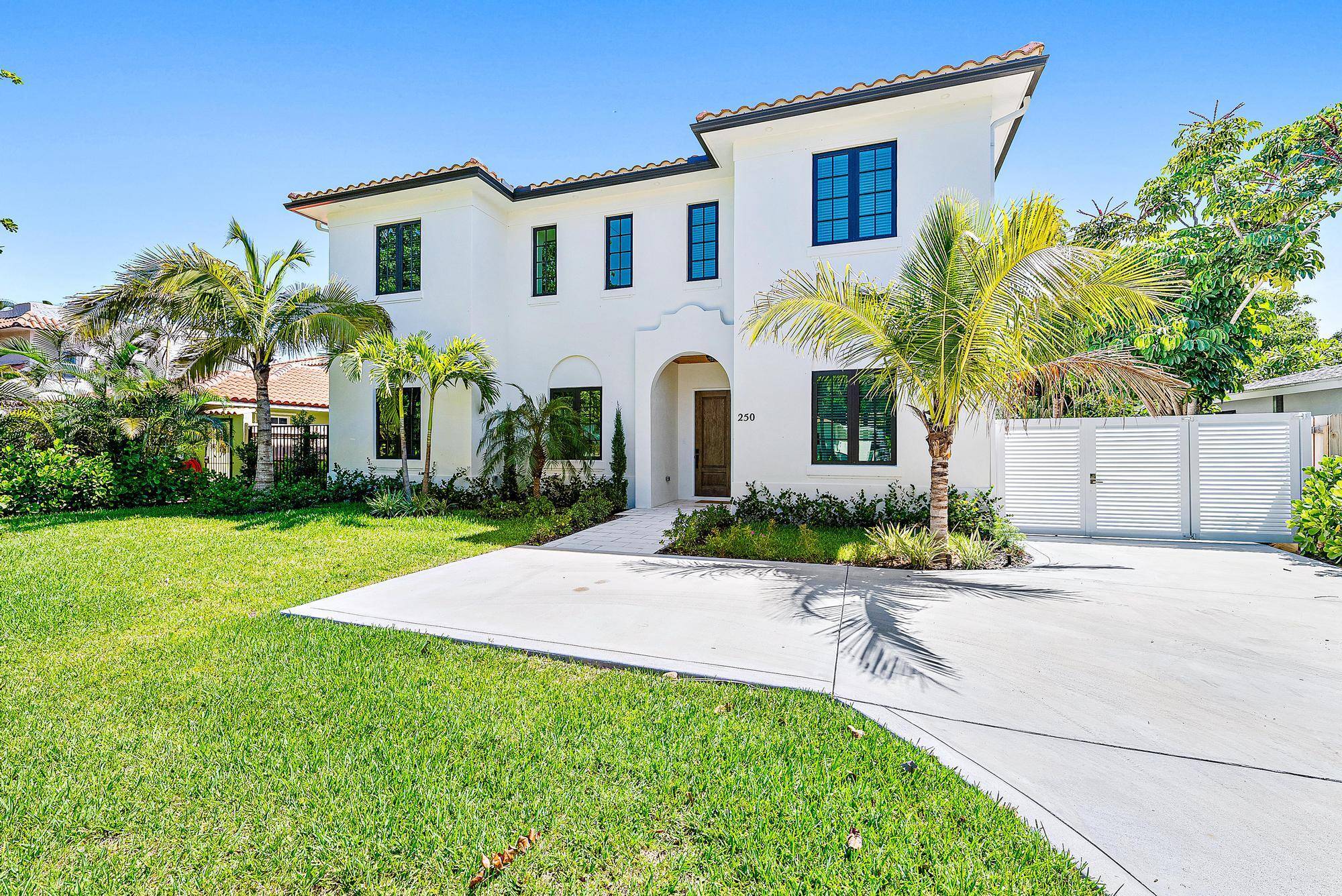 Built in 2023 Intracoastal Block in SOSO.