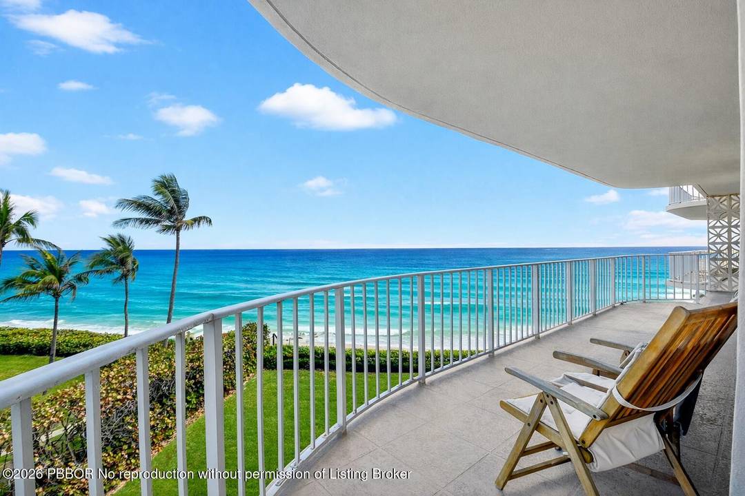 Pristine high floor residence with sweeping, unobstructed ocean views.