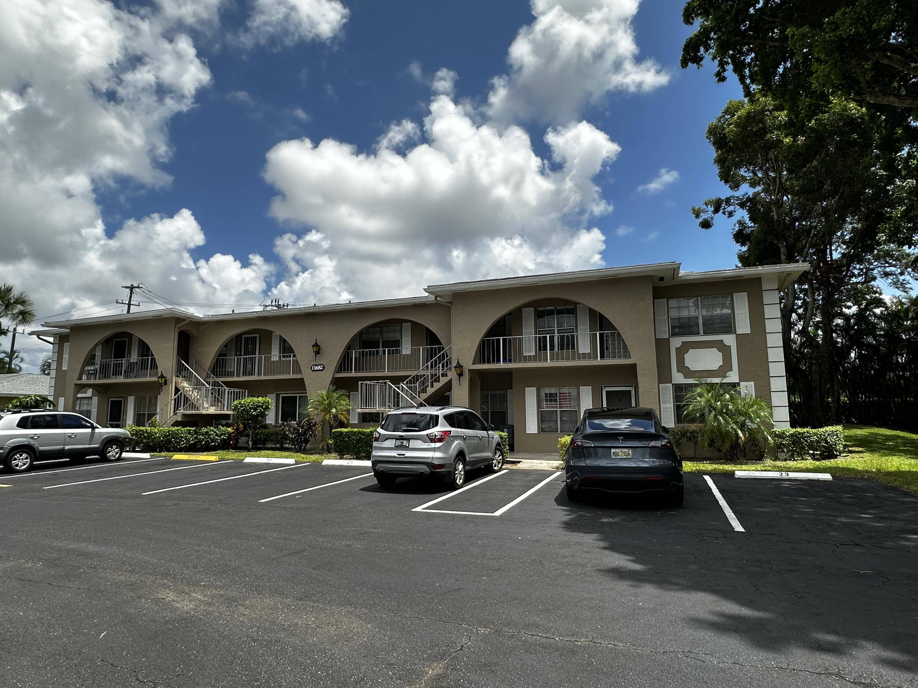 Updated 2 bedroom, 2 bathroom corner unit in Palm Greens of Delray.