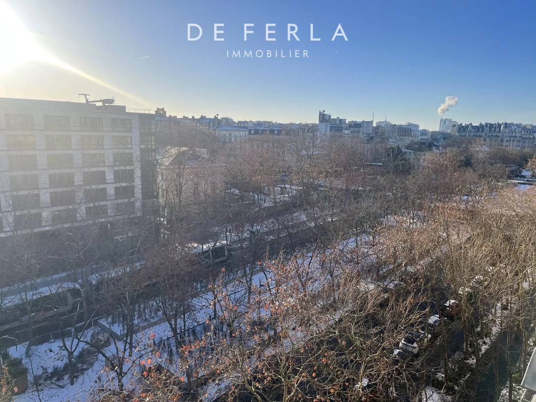 Denfert-Rochereau / Saint-Jacques: Family apartment on top floor