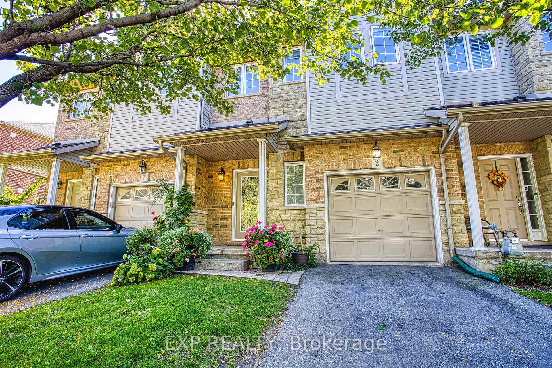 Welcome to 2 25 Ivybridge Drive, a well maintained townhouse in a desirable Stoney Creek community.
