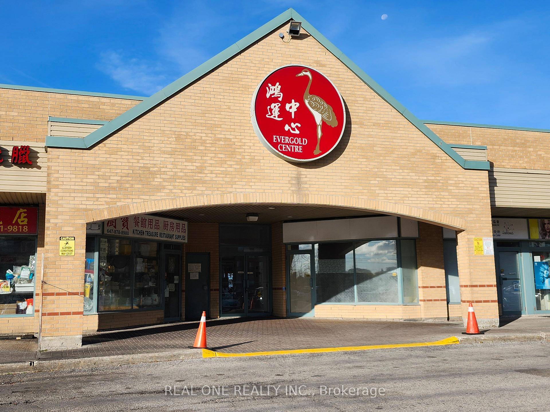 Located in a well established and high traffic indoor plaza in the heart of Scarborough, this unit offers exceptional visibility and accessibility.
