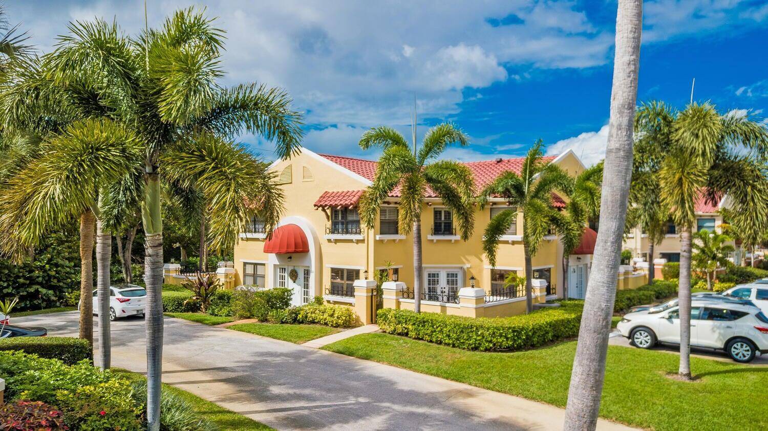 Just 1 mile from pristine Juno Beach sits this impeccably maintained 2 bedrooms 2.