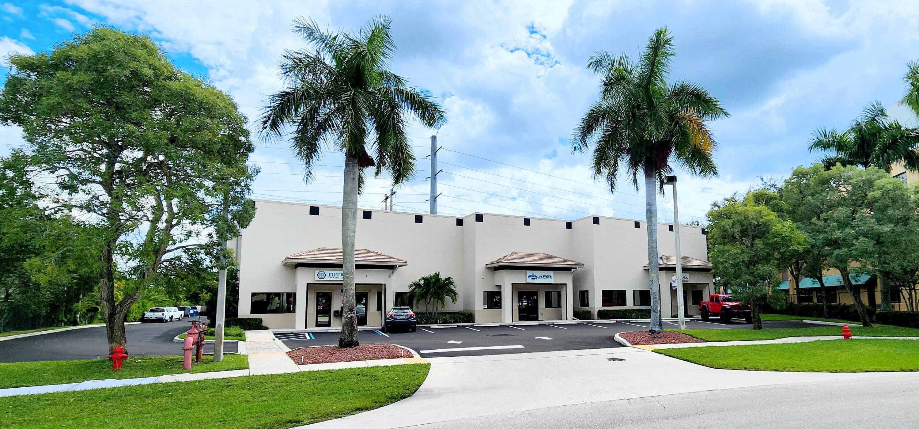 Prime Flex Space Investment Property for Sale Exceptional investment opportunity in the heart of Wellington, FL !