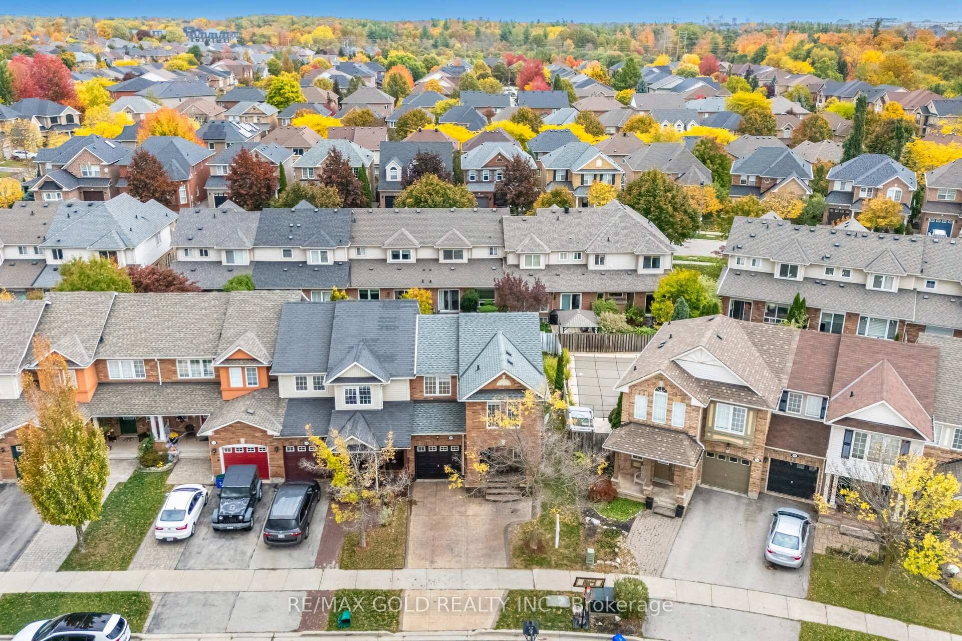 Discover the ultimate in luxury living in this exquisite premium end unit townhome, Luxury Enjoy the benefits of freehold ownership with NO maintenance fees and a private driveway.