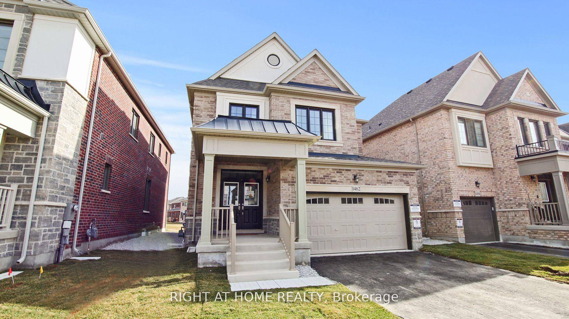 Beautiful 4 bedrooms Double Garage Great Gulf Home in a Highly Desirable Neighborhood.