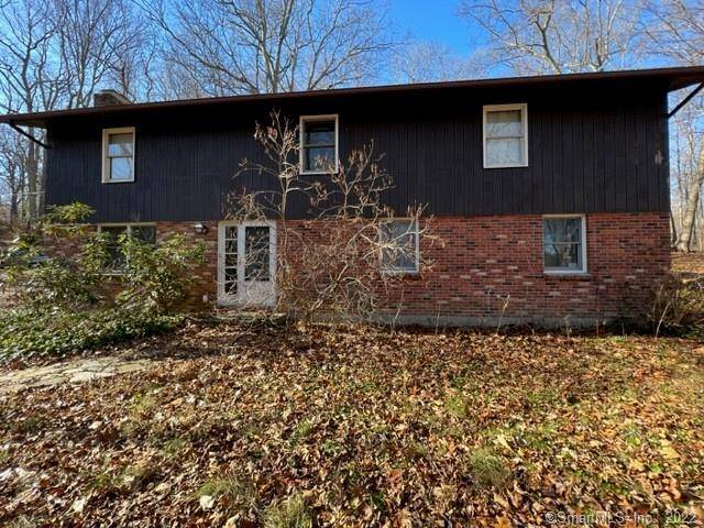 This home is located on a very quiet cul de sac within a short drive to the University of Connecticut or I 84.