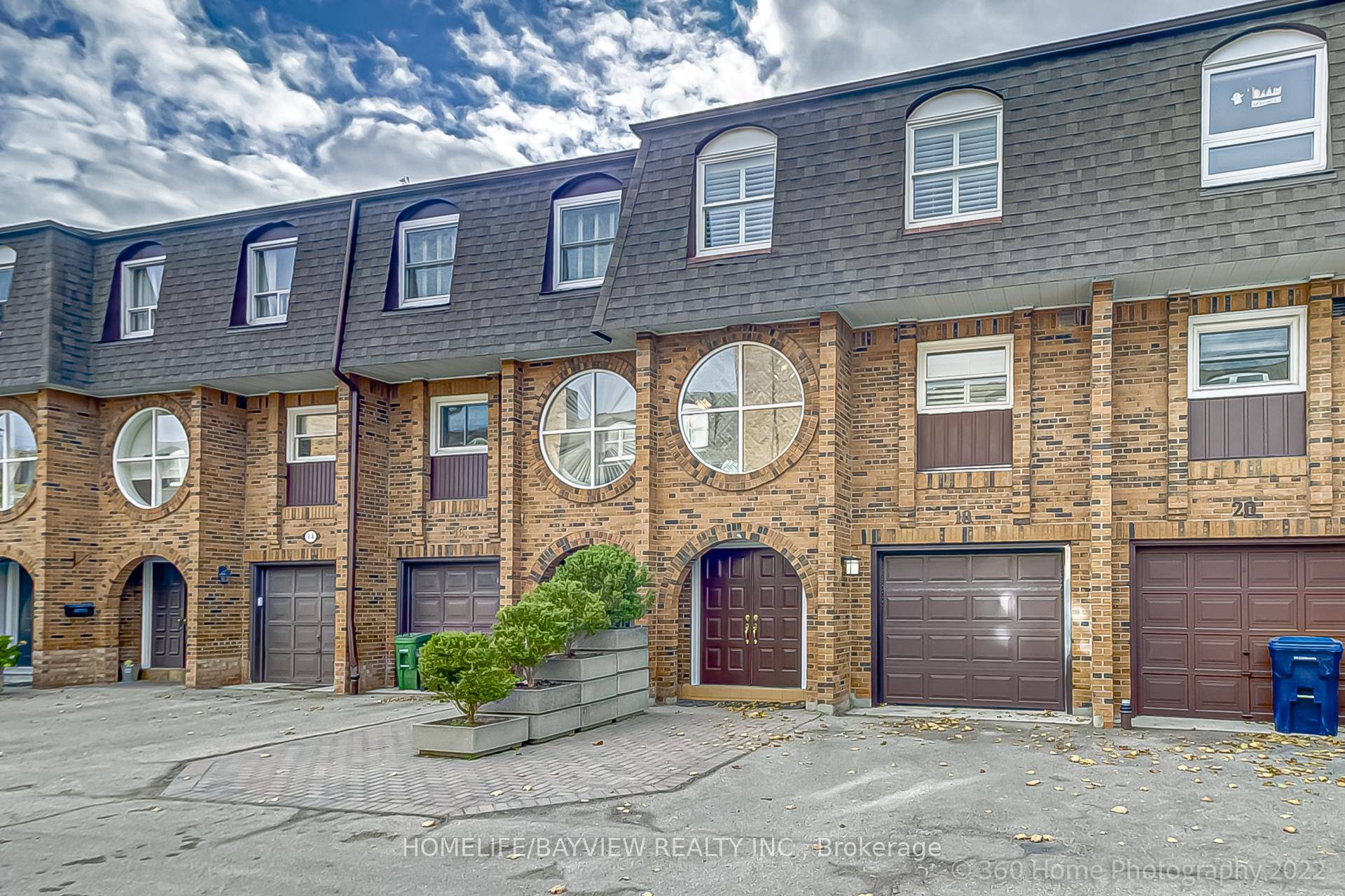 Bright, Beautiful amp ; Spacious 2 1 Bedroom, 2 Bathroom Townhome, Super Location In The Heart Of St.