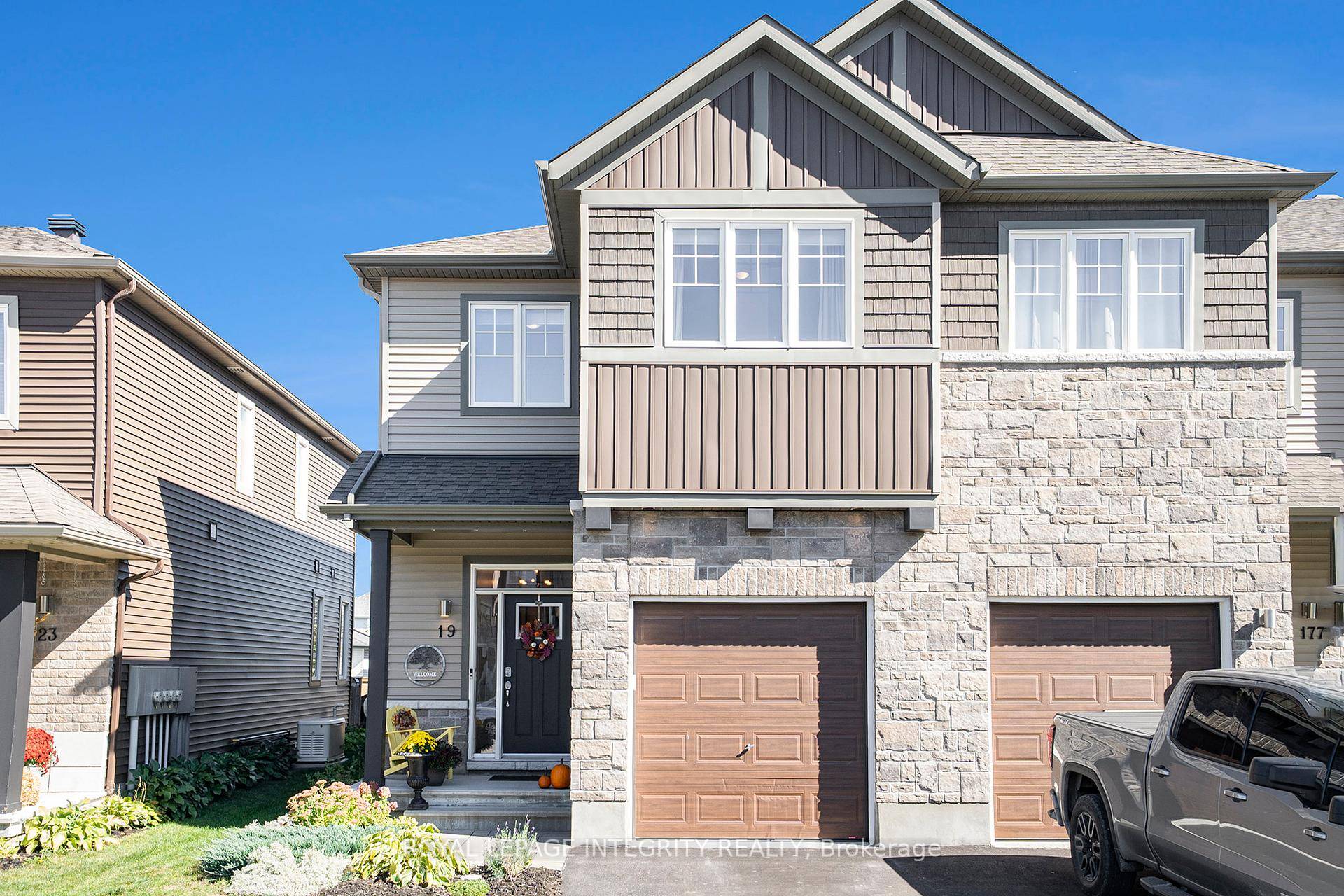 Gorgeous end unit town home located in the family oriented McNeely Landing neighbourhood.