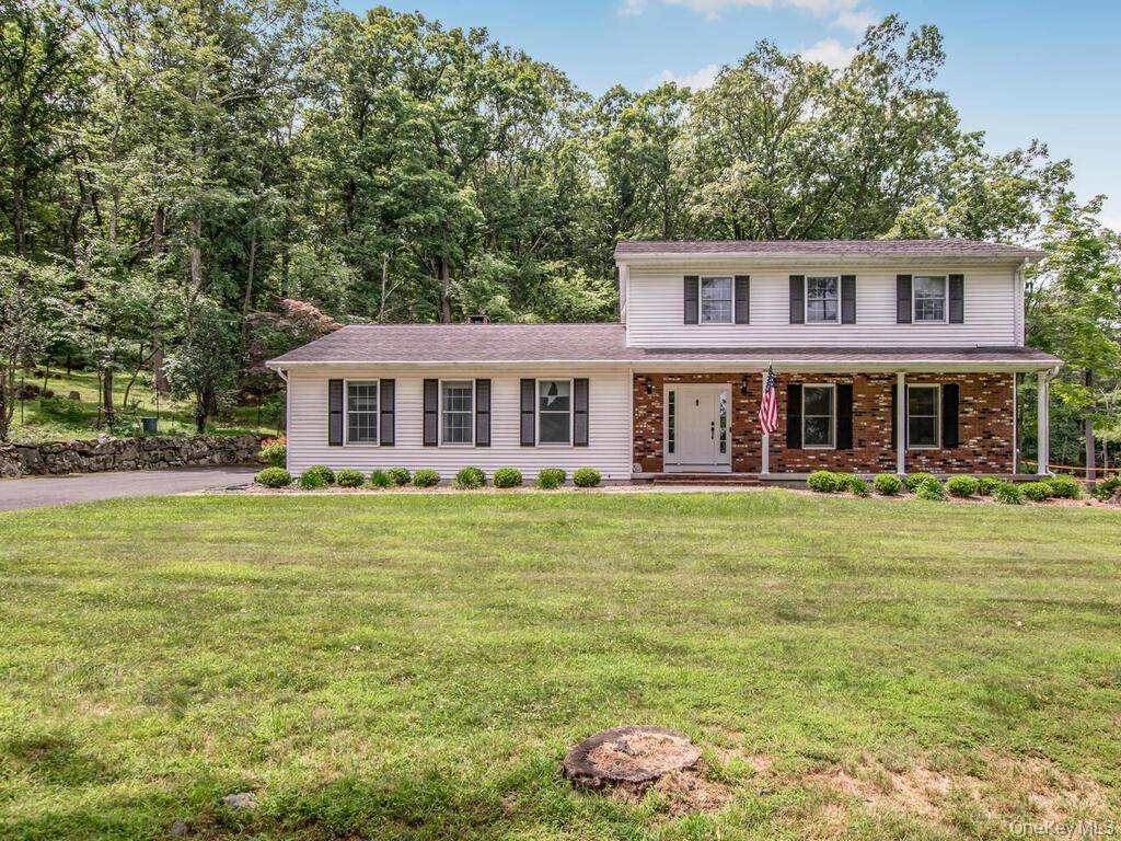 This lovely Colonial combines spacious family living areas with a flexible mother daughter set up.