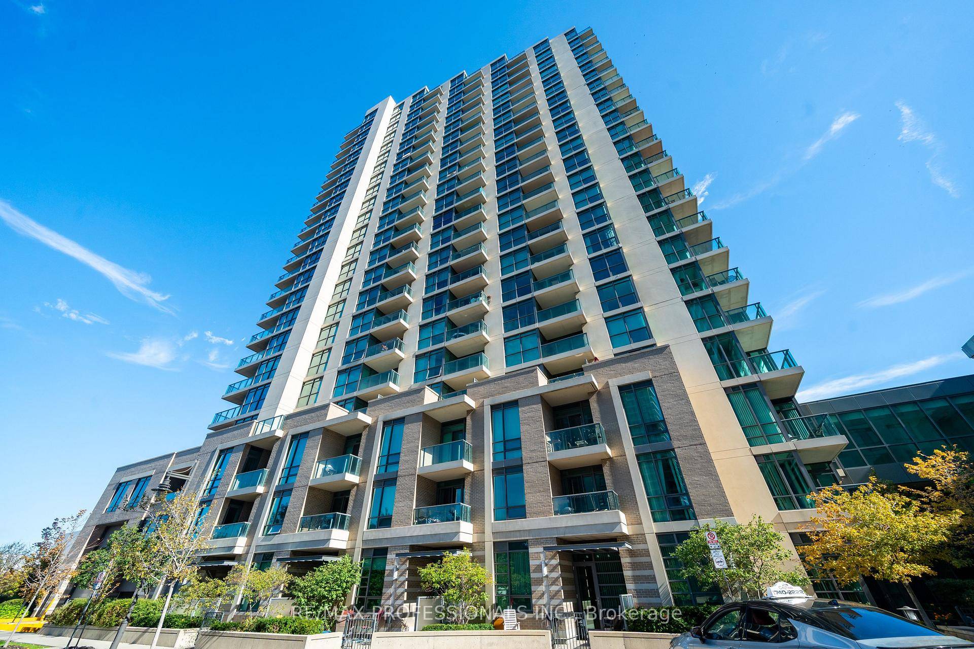 One Sherway Tower Four Condos Bright and Spacious Corner Suite With 943sqft of Living Space.