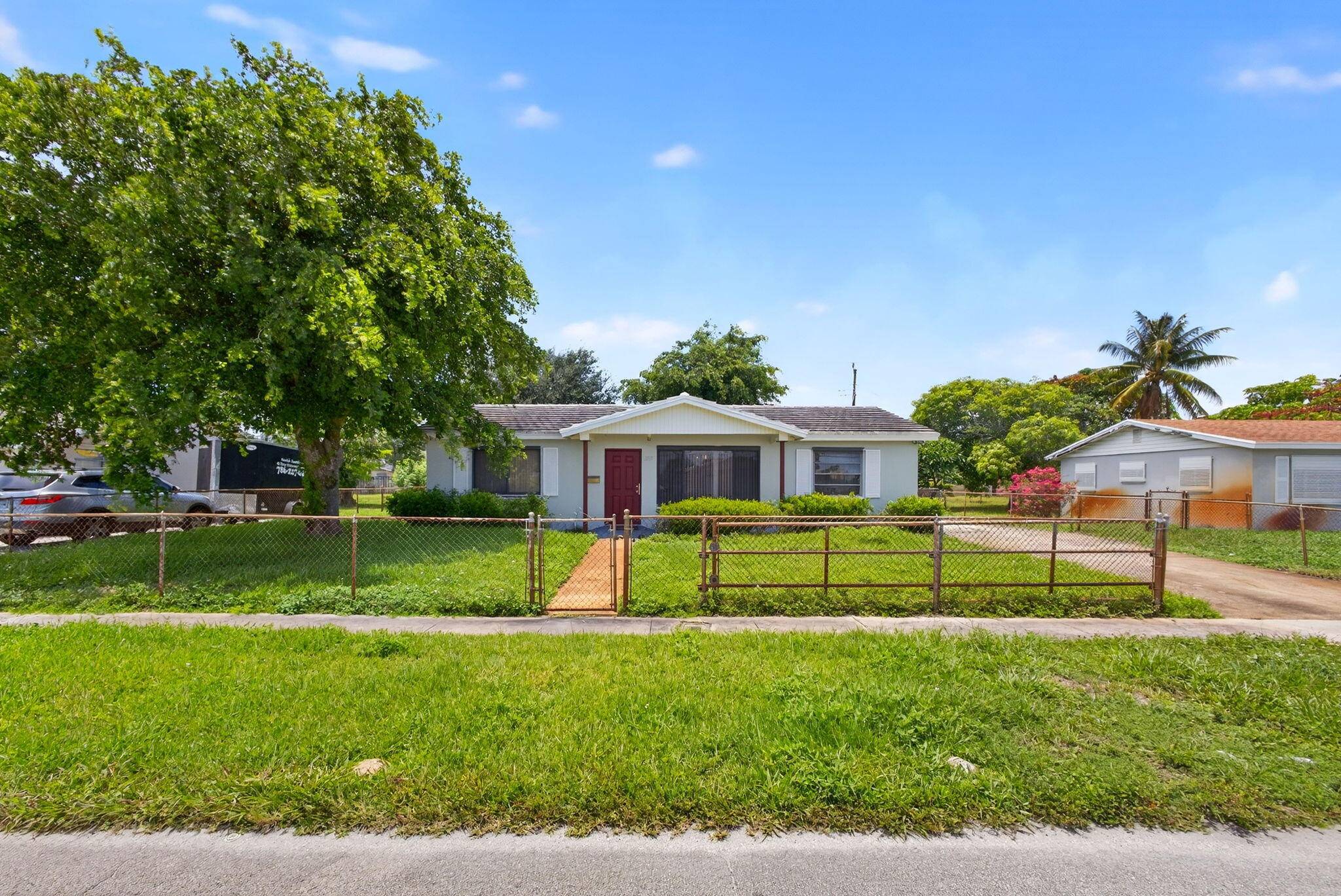 Three bedroom, two bath ''Dollhouse'' one mile from the beach and toes in the sand !