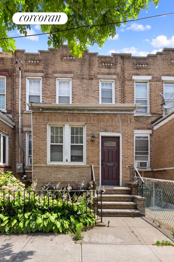 Welcome to 94 05 Forbell Street, a beautifully maintained one family home offering the perfect blend of comfort, functionality, and convenience.