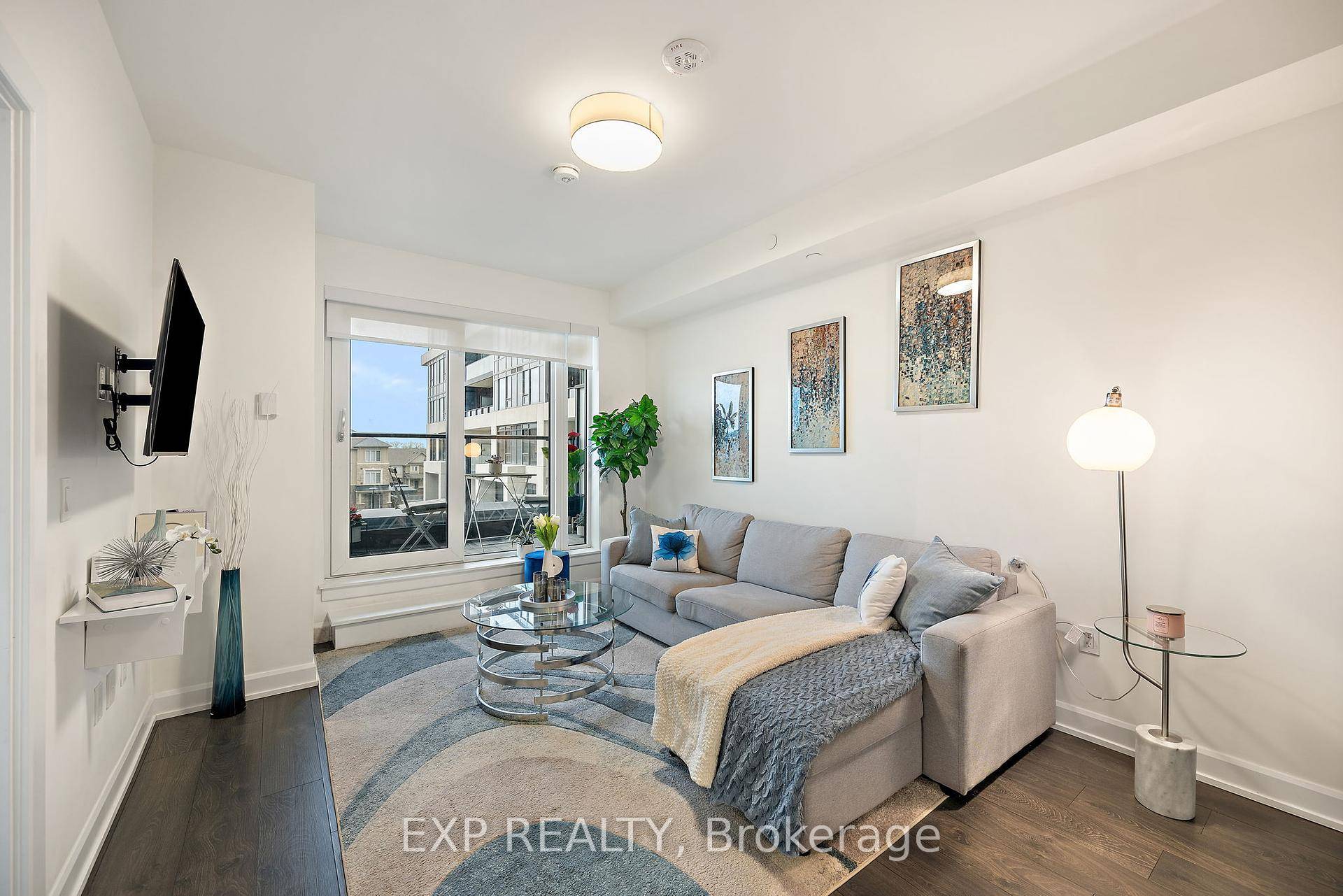 Bright, Modern, Stylish, Luxury Condo In The Prime Location Of North Oakville !