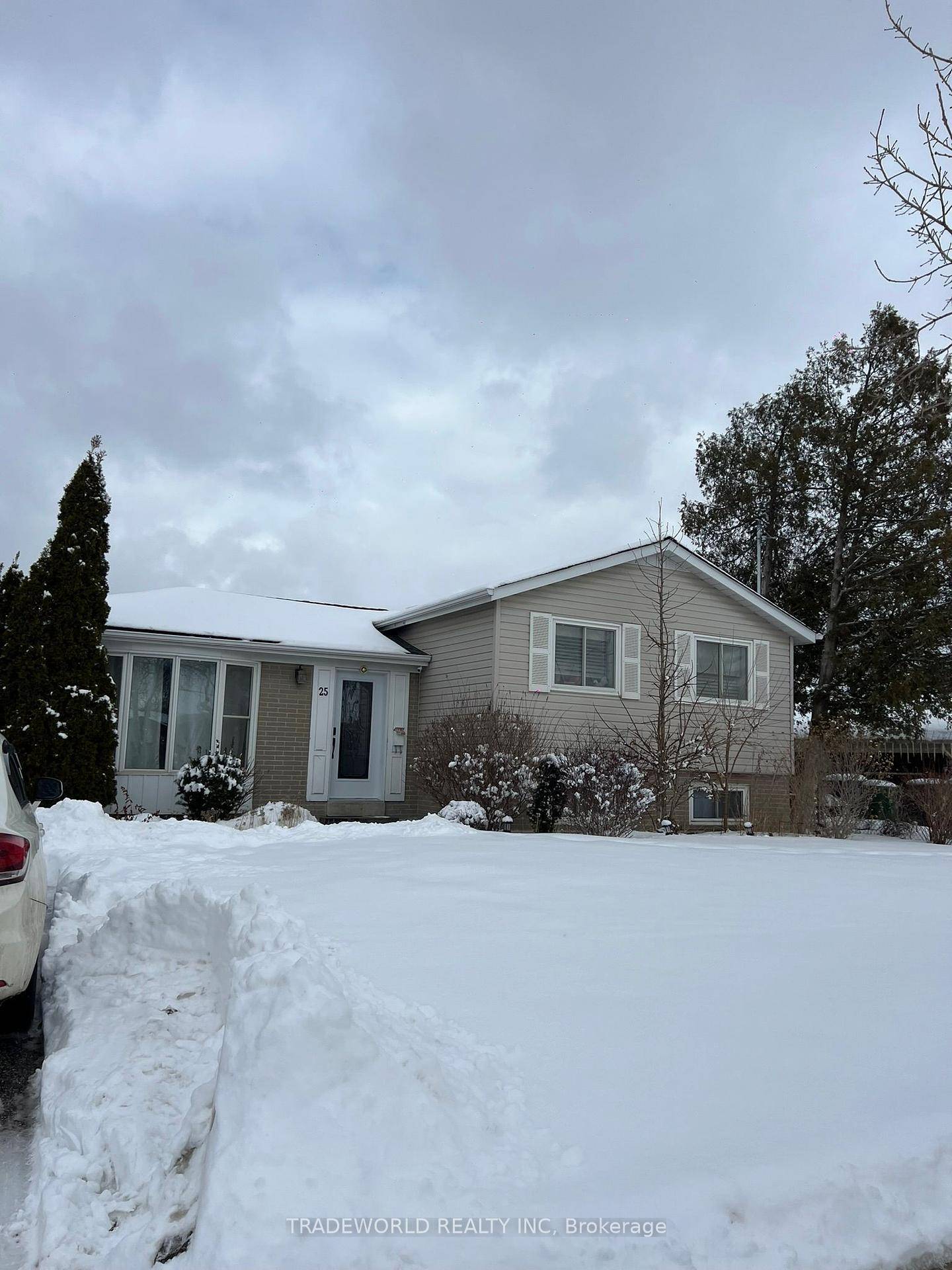 Live In Or Invest ! Commuter's Dream !