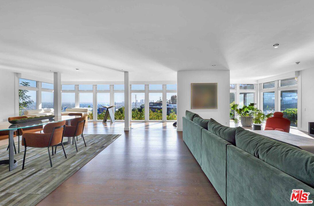 8450   Carlton Way 2BR Sunset Strip La