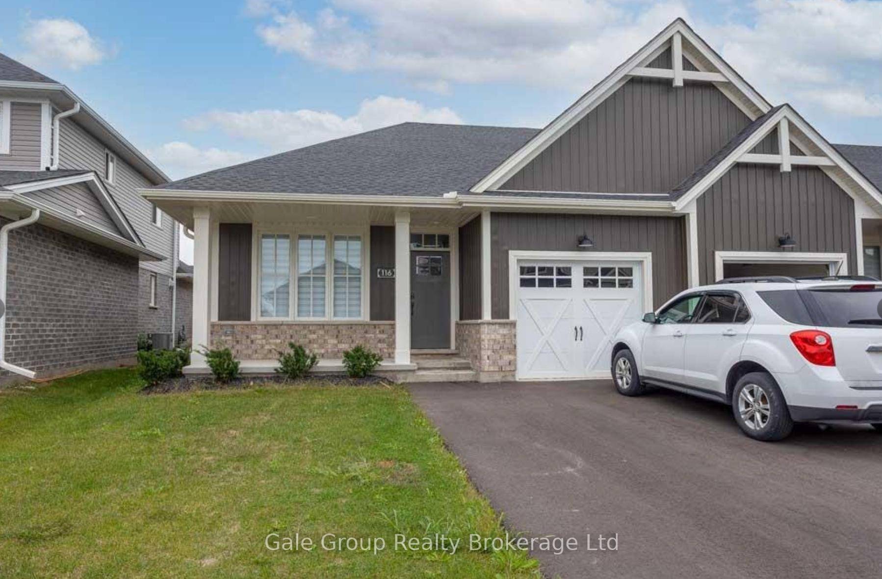 Wonderful 3 Bedroom, 2. 5 bath, end unit Bungalow !