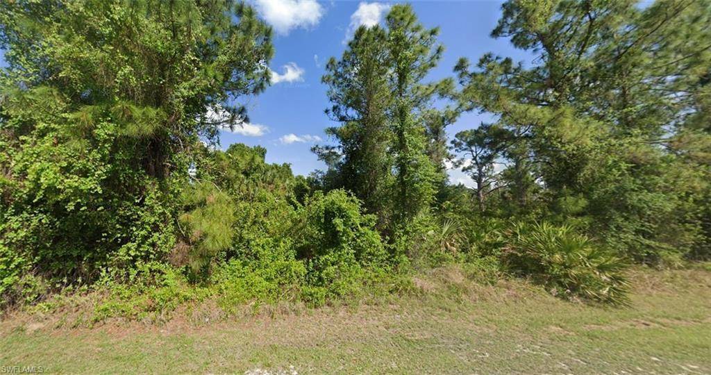 This beautiful residential lot is located in nice and quiet part of Lehigh Acres.