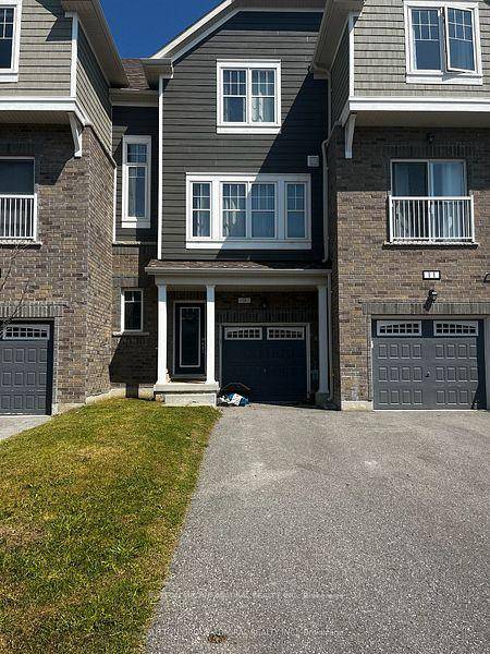 Executive Townhome In The Heart Of Georgian Sand Wasaga Beach !