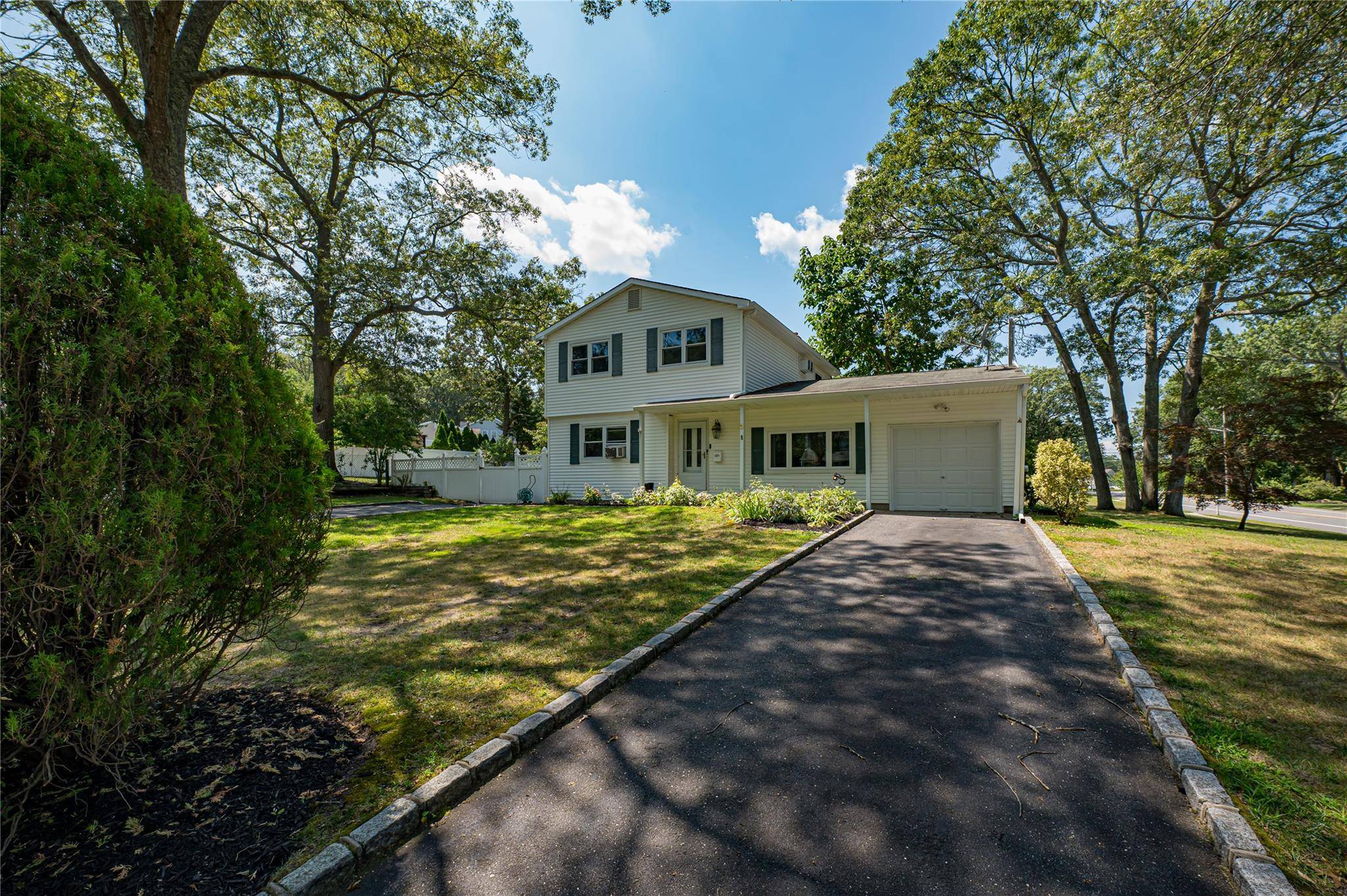Welcome to 1 Eileen Court in Coram !