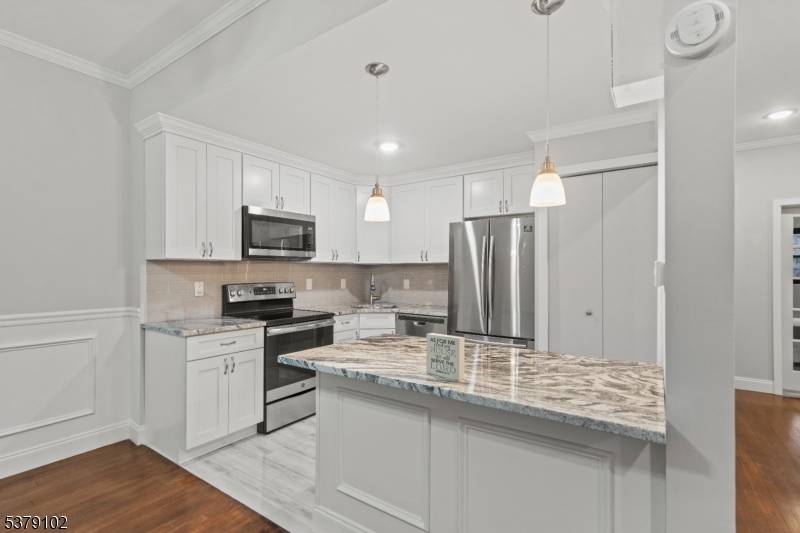 Beautifully Renovated Condo in Prime Newark Location ?