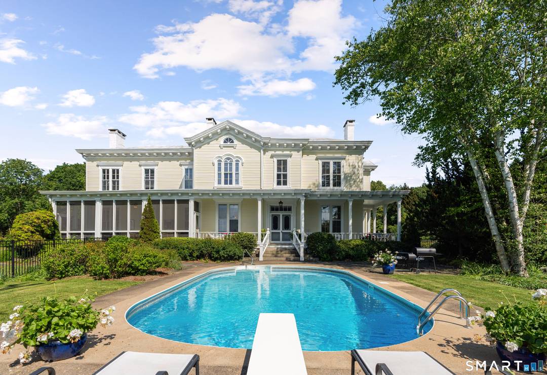 Cove Lawn Historic Italianate Estate with Water Views Guest House.