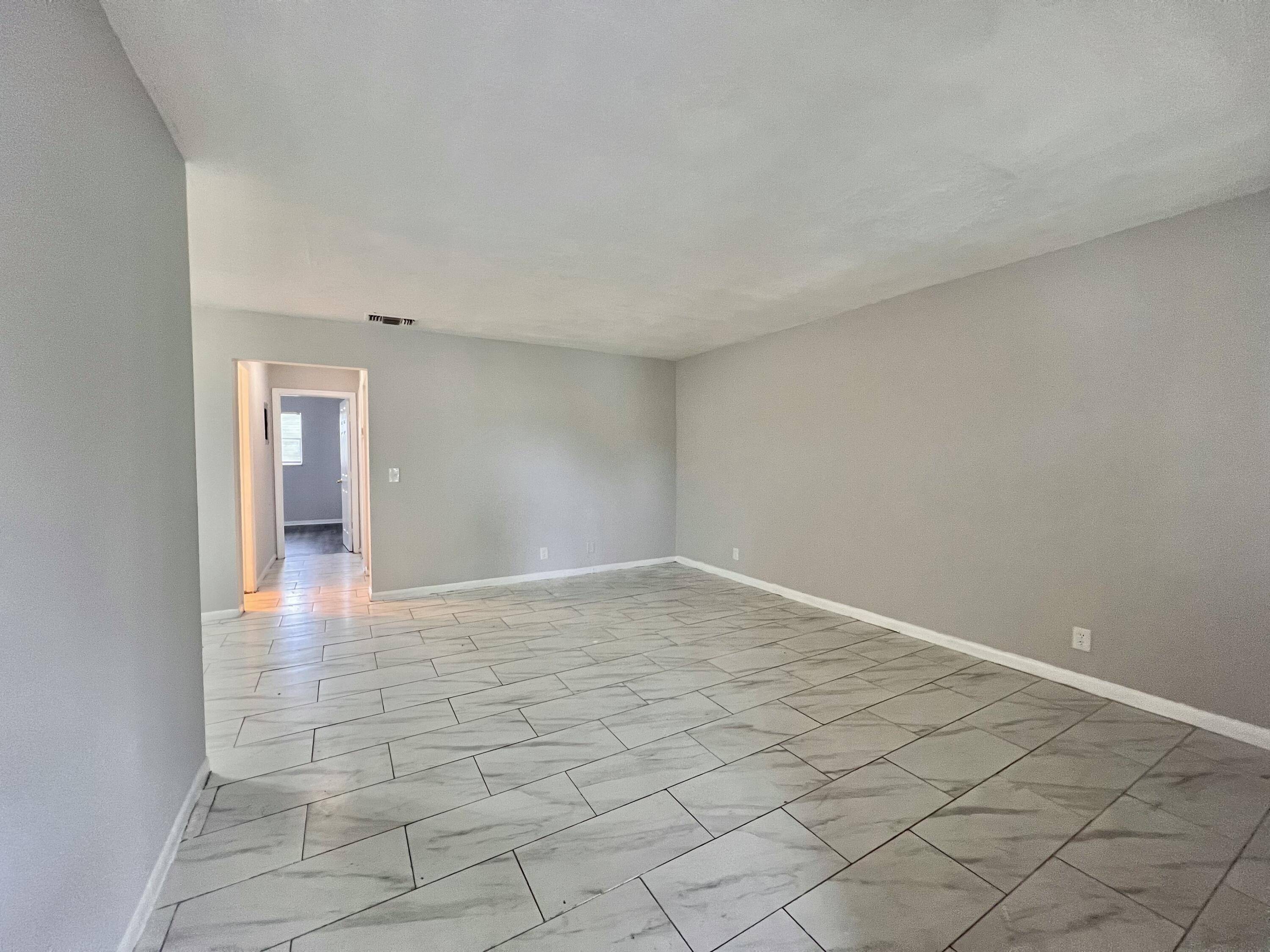 FOR SALE second floor condo 2 bedrooms 1 bathroom in Delray Beach.