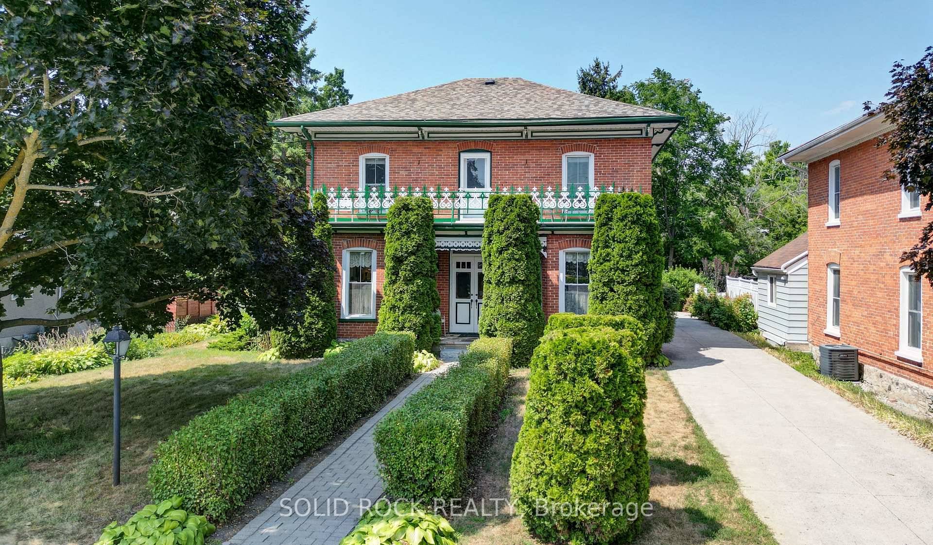 Gorgeous Circa 1870 Century 4 bedroom Home in Central Campbellford.