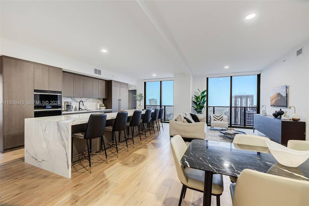 The only four bedroom residence in the building !