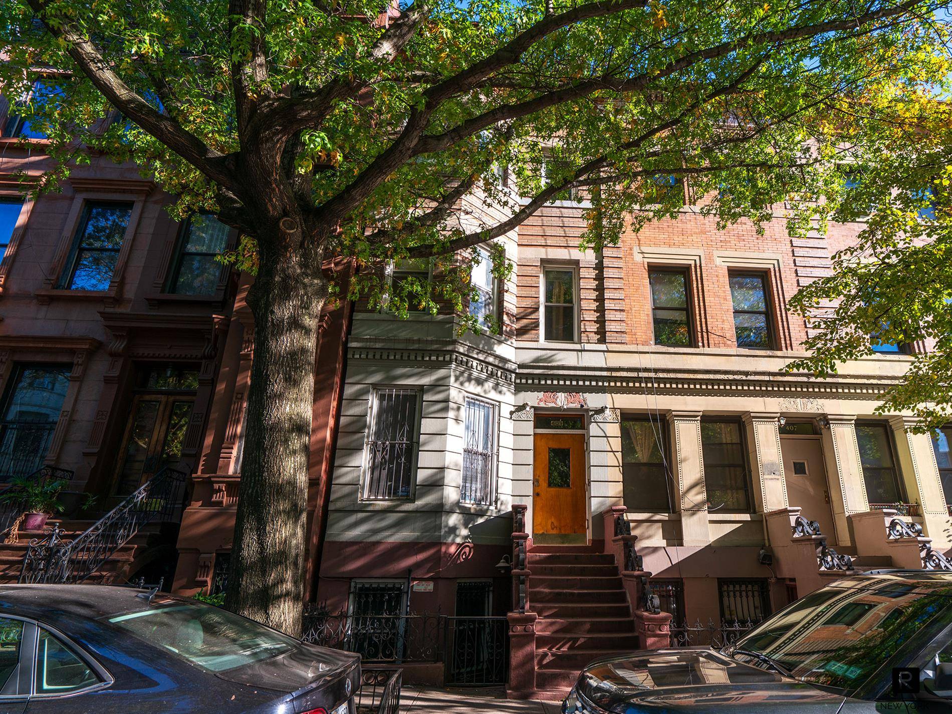 A Historic Opportunity in Hamilton Heights One of Harlem s Most Architecturally Significant EnclavesBuilt in 1896, this elegant townhouse is part of a distinguished row of Renaissance Revival residences that ...