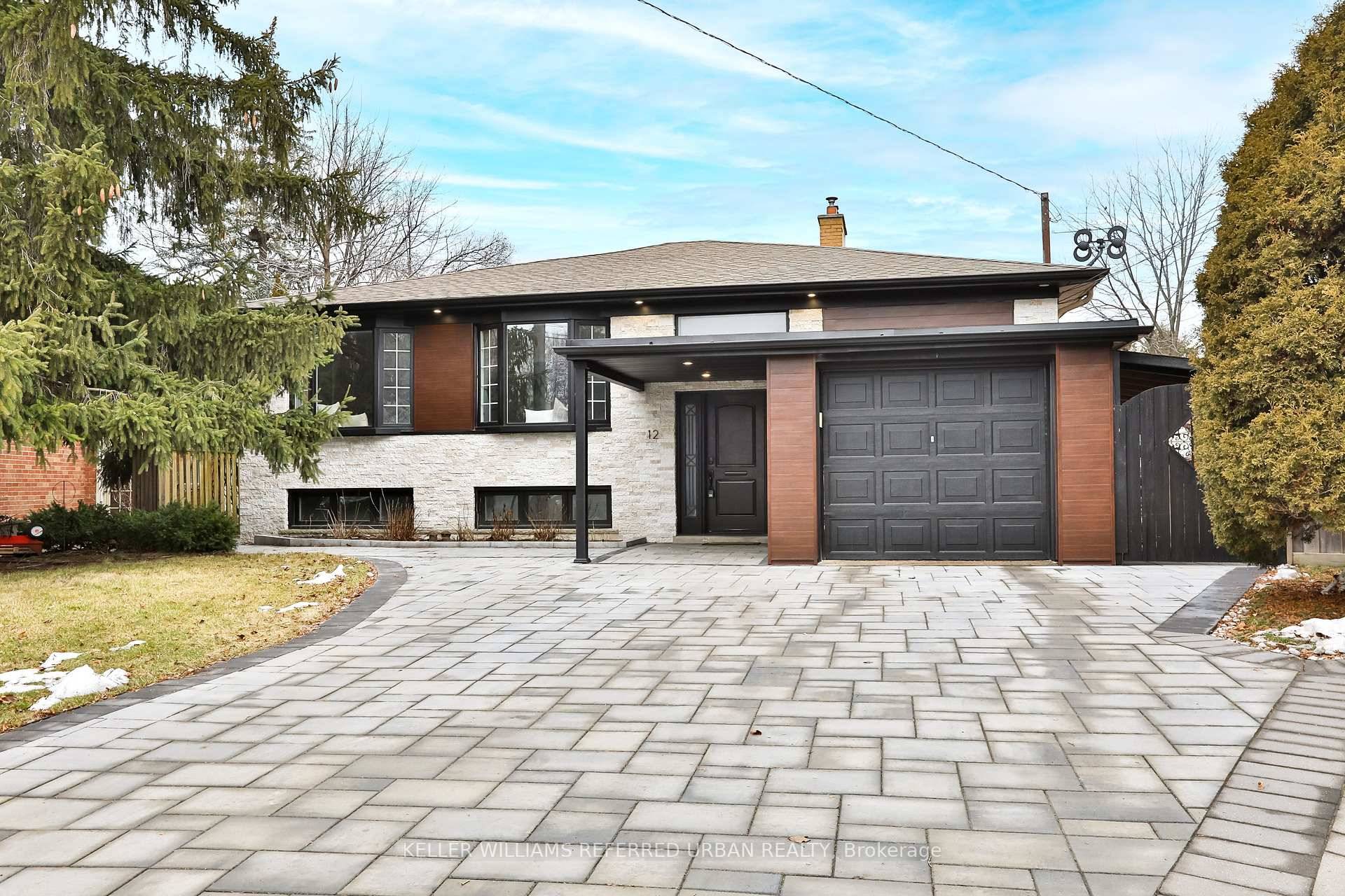 Discover tranquility and elegance in the coveted community of Banbury Don Mills with this exceptional property.