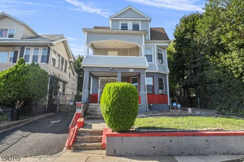 Welcome to 279 Osborne Terrace, a remarkable investment opportunity nestled in the heart of Newark, NJ.