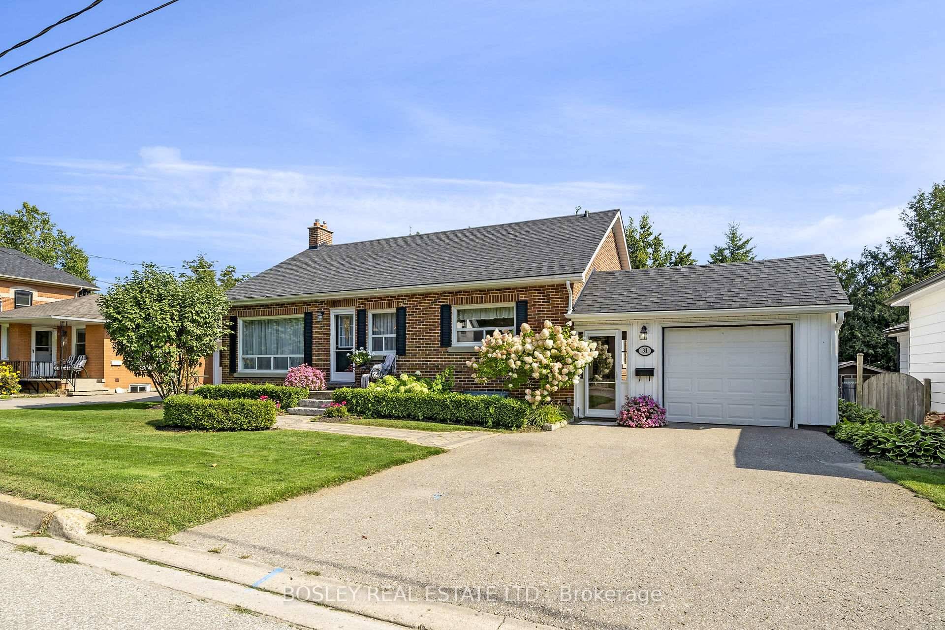 Looking For A Home In The Perfect Location Within An Easy Commute To The City.