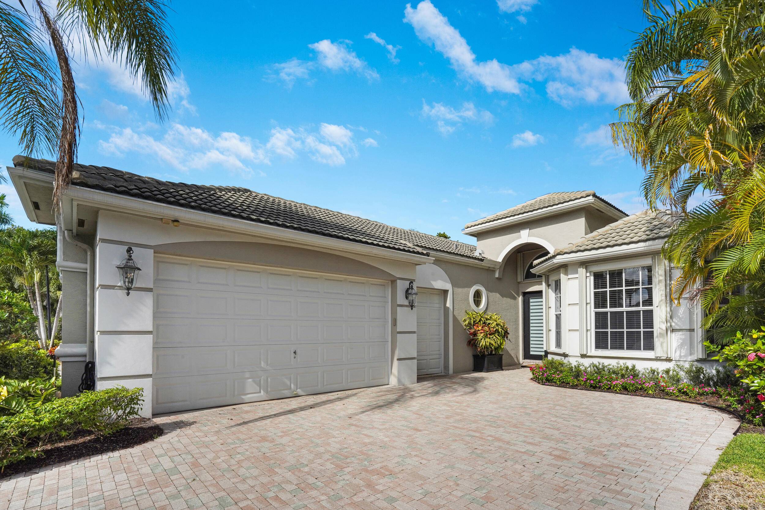 Welcome to your hidden gem at Manchester Lakes in the prestigious Wycliffe Country Club !